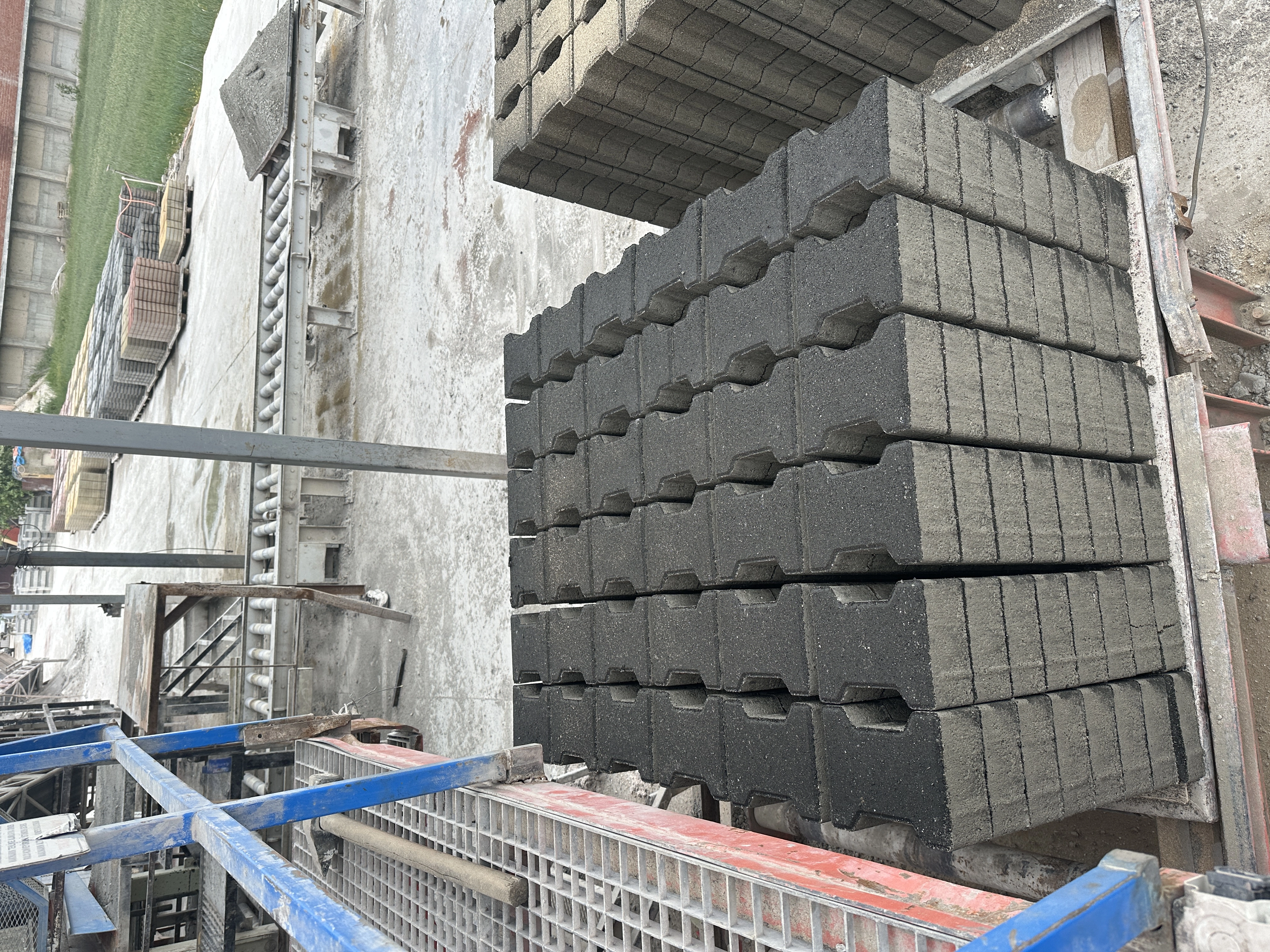 6 lık siyah kilit parke 