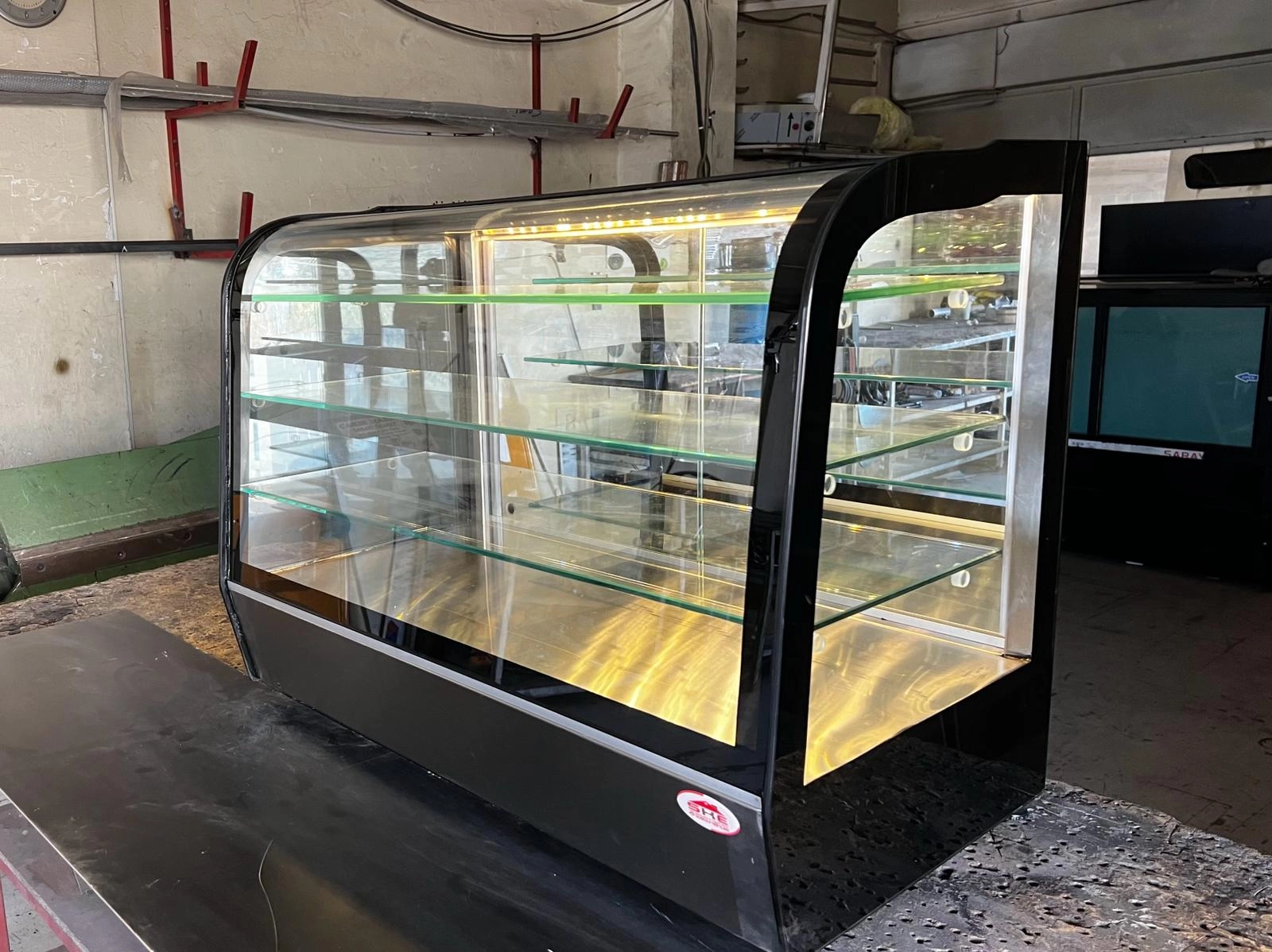  كبير للمطاعم – افضل انواع العجانات – أفضل فرن بيتزا غاز). معدات التبريد والتجميد 