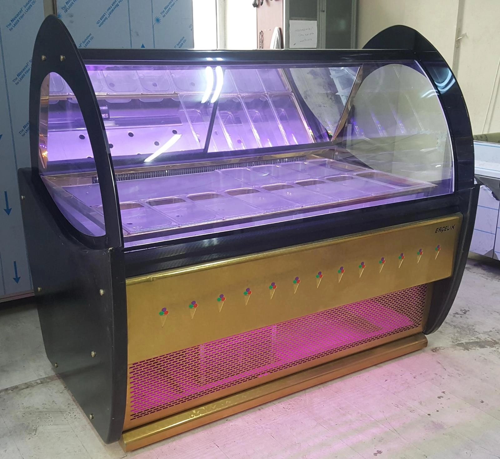 معدات المخابز (أفضل فرن كهربائي كبير للمطاعم – افضل انواع العجانات – أفضل فرن بيتزا غاز). معدات التبريد والتجميد (ثلاجات مطاعم). معدات غسل الأطباق (غسالات الأطباق).