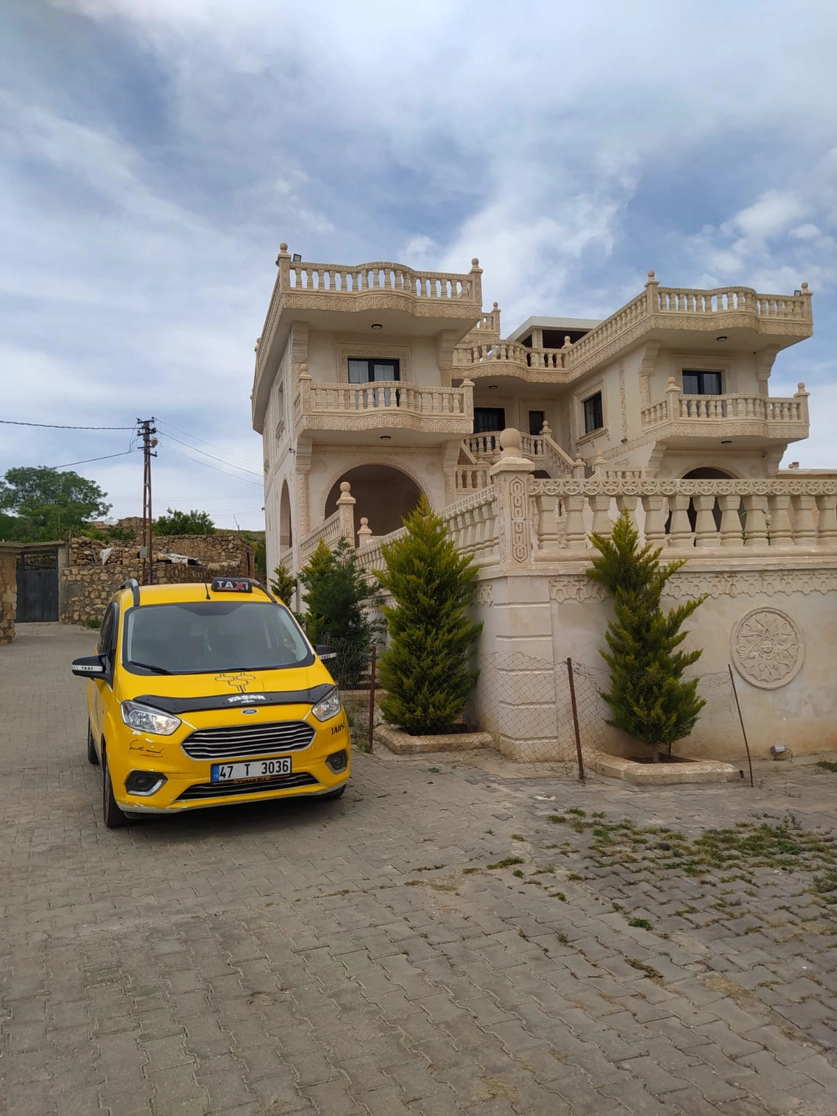 Midyat’ta 7/24  Hizmet veren tek Taksi